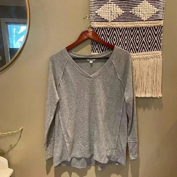 WILDFOX HALEY GRAY FUZZY LONG SLEEVE THERMAL TOP SIZE MEDIUM - Picture 2 of 6